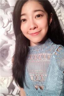 周颖立- 长腿加上甜美笑容