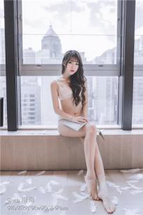 长腿睡美人蔡雨雨 102公分的美腿私房照