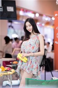 南韩气质车模申海莉 车展瞩目的焦点美人