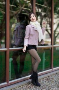 台湾正妹方唯真《青年公园》唯美户外丝袜写真，清新甜美冬日时尚穿搭