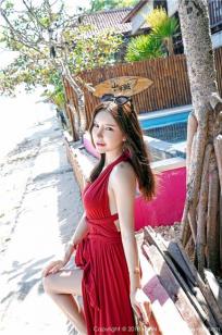 红裙女神周于希 OL黑丝曲线诱惑