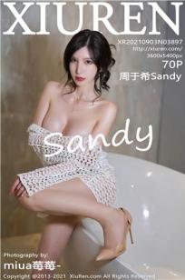 魅惑女神周于希 洁白多姿的上衣