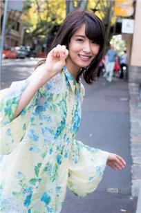 端正美少女望月リカ 杂志写真初登场
