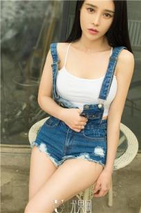 杜小雨性感背带裤 牛仔裤的性感新高度