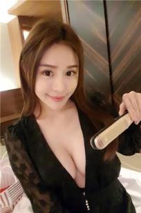 台湾正妹Lena莉娜 手拿离子好可爱