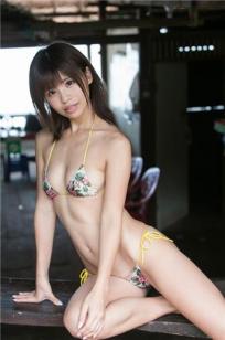 赛车女郎甘川もこ 骨感翘臀写真图片