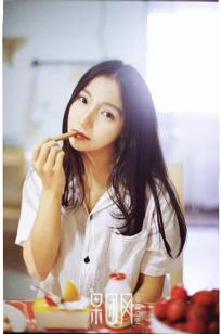 甜美女神范雅惠 牛奶般雪白肌肤