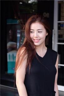 大马正妹黄薇倪 气质长腿倍迷人