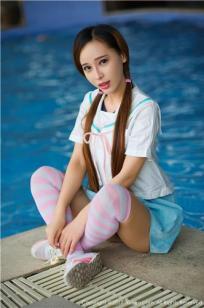 网红主播艾小青 日系学生服泳池