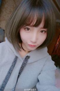 犬神洛洛子