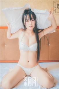 少女嫩模神似吉冈里帆 小吊带大秀酥胸美腿