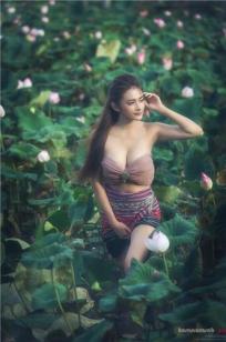 深邃美女Tanyaporn Heebkaew 田间地头香车美女写真