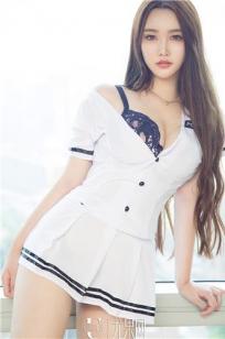戴娜性感扮演警花 你还不快自投罗网