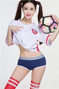 足球宝贝夏美首秀 中超联赛一球成名