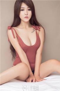 明儿推波助澜 彰显傲人身段