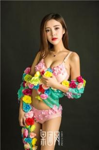 温柔少女蜜球颤颤送温暖 堪称姿势教科书