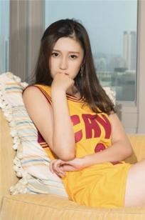 篮球美少女芝月 《漫步球场》
