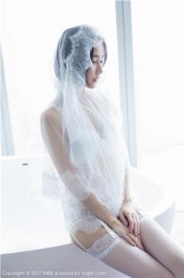 模特Livia如仙女下凡 水润清新诗情画意