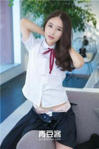 气质学妹魏扭扭 粉色内衣秀玉背