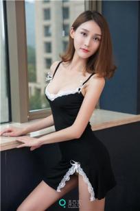 青豆女神思思 蓝色短装黑色长裙