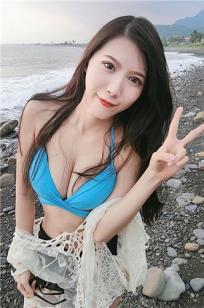 文藻大学正妹刘雨芩 低胸泳装长腿好诱人