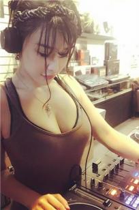 超强电音DJ李萱Verna 超火辣身材倍受瞩目