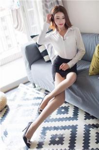 美腿新人Savina 制服搭配黑丝