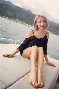 一字马女神！体操选手涂卉妮展现优雅身段
