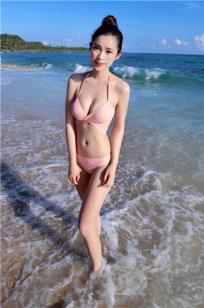 黑面美女黄书庭 白皙美腿极危险
