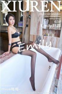 Emily尹菲云南旅拍 白衬衫与黑短裙