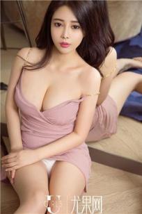 温暖女神景思晴 粉色低胸驱走严寒