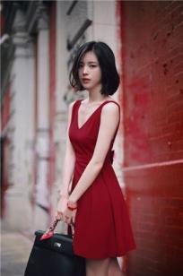 冷艳美人尹善英 洋装美照惹人爱