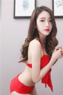 台湾正妹石洁心 超吸睛的事业线