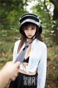 美女野外激战，性感撩人！