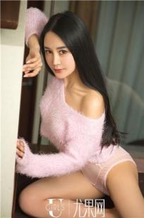 长发美女司徒林 粉色毛衣性感香肩