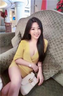 Lynna Lin- 强大反差萌！超萌小甜心拥「深沟长腿」