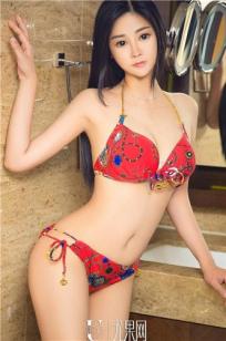 李语芯诱人的小西装 火辣的红色比基尼