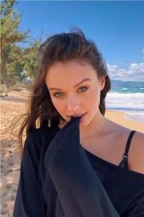 颜值完胜！天使级正妹「Tatiana Ringsby」性感嘴边痣，迷濛双眼放电