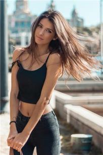 气质完胜！恋爱系正妹「Carlota Squella」逆天长腿会勾人