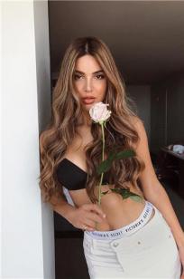 逛个街却惊见时尚辣模「Negin Mirsalehi」