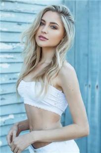 Liberty Netuschil- 极品部落客美女