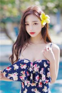 音乐节上甜心妹김도연出没！清凉背心展现「雪白美背」！