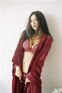Aqq Cami- 宁静温柔的性感氛围