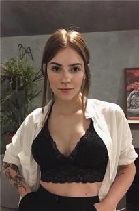 Karol Queiroz- 巴西热妹火辣美图
