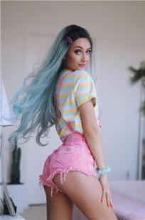 Aspen Mansfield- 学院派女神「性感小蛮腰」充满诱惑