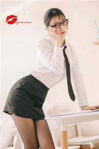 [TouTiao头条女神]高清写真图 蜜丝系列001 中介小姐姐的黑丝暴击