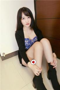 邻家女孩依梨 不小心曝光神秘地带