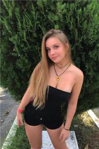 18岁巴西妹子Raphaella Bonaldi Sobral美照