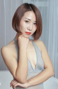 嫣然