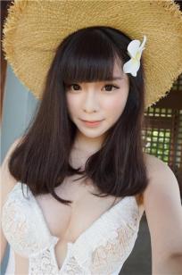 言情小说般梦幻！大马童颜妹「Amy香儿」傲人上围藏不住